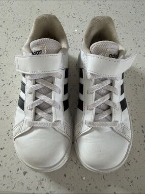 adidas Kids White and Black Low-Top Sneakers